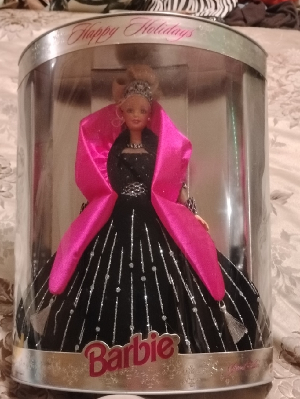New In Box Glamorous & Vintage 1998 Happy Holidays Barbie